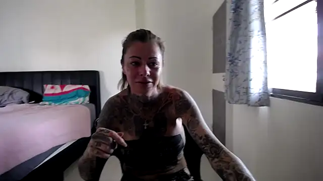 SarahDaniels33 online show from January 13, 2026, 5:24 am