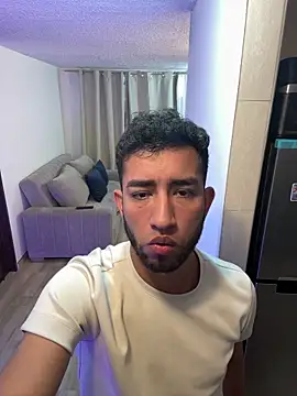 Snapshot of liam_bronw chatting on January 6, 2026, 10:12 pm liam bronw online show from January 6, 2026, 10:12 pm