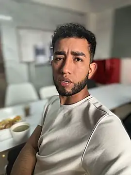 Snapshot of liam_bronw chatting on January 15, 2026, 6:00 pm liam bronw online show from January 15, 2026, 6:00 pm