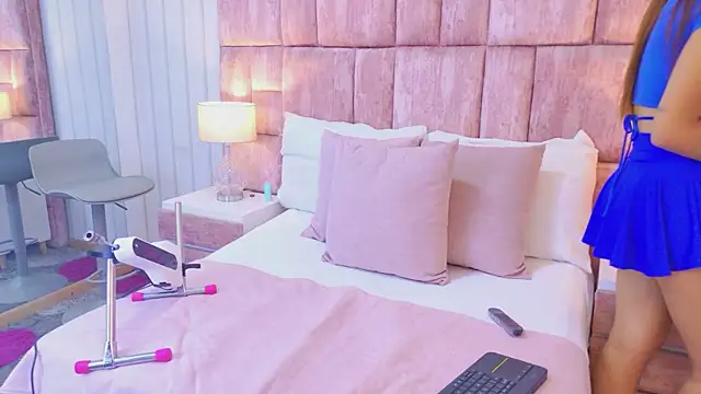 VioletFroost online show from April 6, 2026, 7:37 pm