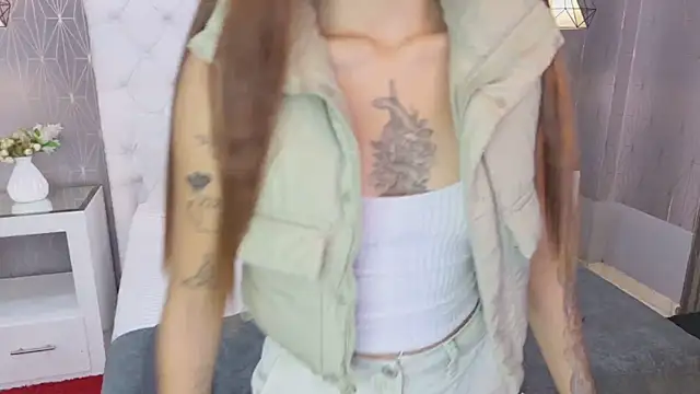 VioletFroost online show from April 9, 2026, 7:41 pm