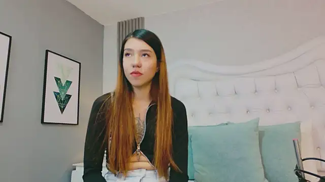 VioletFroost online show from April 14, 2026, 7:31 pm