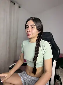 Stormi th online show from April 11, 2026, 5:01 am