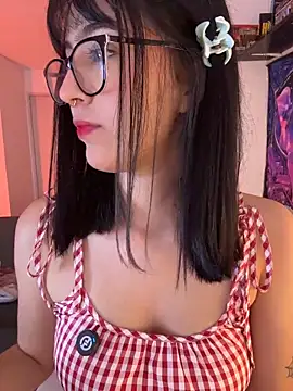 HinaSweet online show from April 17, 2026, 1:19 am