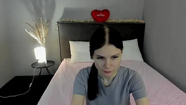 Snapshot of SkinyJoys chatting on February 19, 2026, 1:56 am SkinyJoys online show from February 19, 2026, 1:56 am