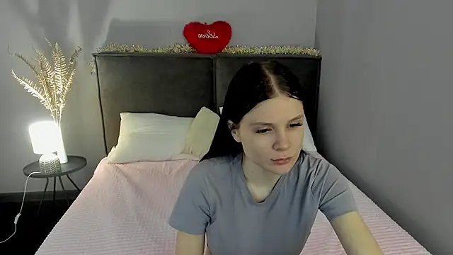 Snapshot of SkinyJoys chatting on February 25, 2026, 2:21 am SkinyJoys online show from February 25, 2026, 2:21 am