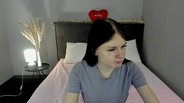 Snapshot of SkinyJoys chatting on February 28, 2026, 1:28 am SkinyJoys online show from February 28, 2026, 1:28 am