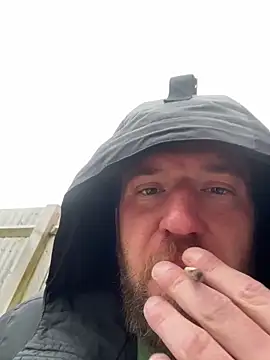 Snapshot of slutwifebbw chatting on March 29, 2026, 5:46 pm slutwifebbw online show from March 29, 2026, 5:46 pm