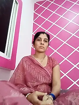 Snapshot of Hot_ree85 chatting on February 6, 2026, 5:23 am Hot ree85 online show from February 6, 2026, 5:23 am