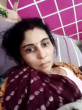 Snapshot of Hot_ree85 chatting on February 22, 2026, 4:24 am Hot ree85 online show from February 22, 2026, 4:24 am