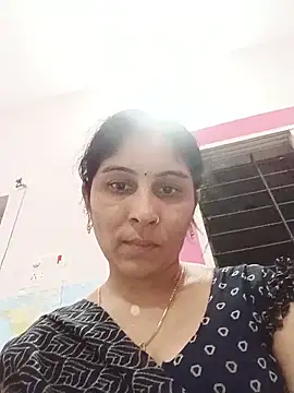 Hot ree85 online show from May 18, 2026, 2:45 pm