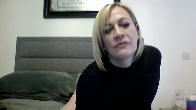 Milfshake227 online show from April 5, 2026, 7:33 pm