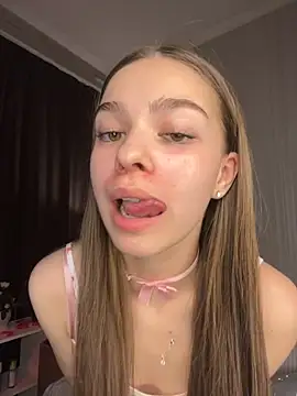 SkylineBliss online show from February 14, 2026, 1:57 am