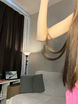 SkylineBliss online show from March 13, 2026, 9:27 am