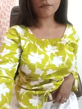 Hot Twinkle online show from April 2, 2026, 8:45 am