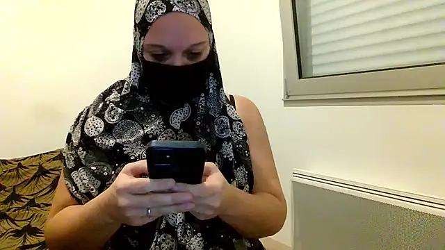 Snapshot of MuslimSexyHot chatting on January 15, 2026, 8:01 pm MuslimSexyHot online show from January 15, 2026, 8:01 pm