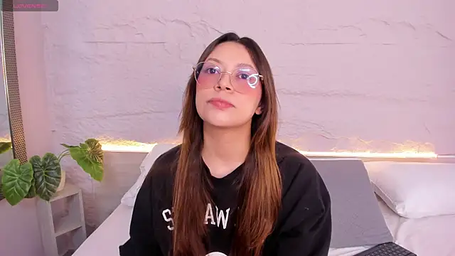 lanna 18  online show from February 21, 2026, 11:44 am