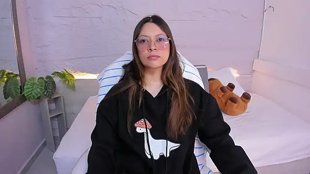 lanna 18  online show from April 14, 2026, 12:00 pm