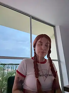 alesziarose  online show from February 5, 2026, 11:20 pm