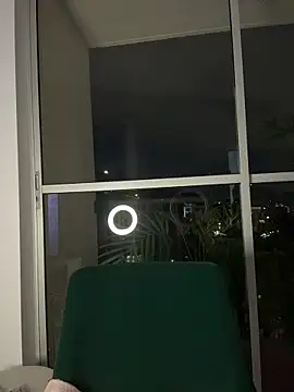 alesziarose  online show from March 1, 2026, 12:23 am