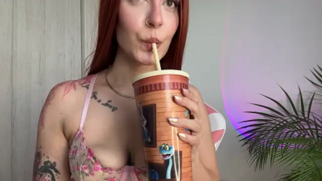 Snapshot of alesziarose_ chatting on May 18, 2026, 9:42 pm alesziarose online show from May 18, 2026, 9:42 pm