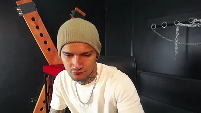 Snapshot of DarkBenito chatting on January 15, 2026, 12:32 pm DarkBenito online show from January 15, 2026, 12:32 pm