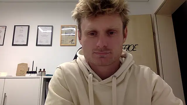 Fitlover1994 online show from January 5, 2026, 6:22 pm