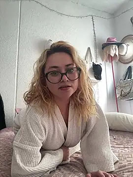 Lililuxx online show from February 28, 2026, 8:32 pm