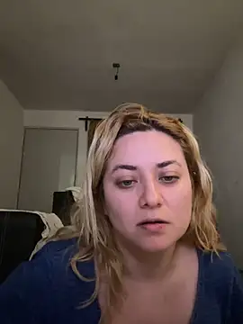 Lililuxx online show from April 20, 2026, 7:22 am