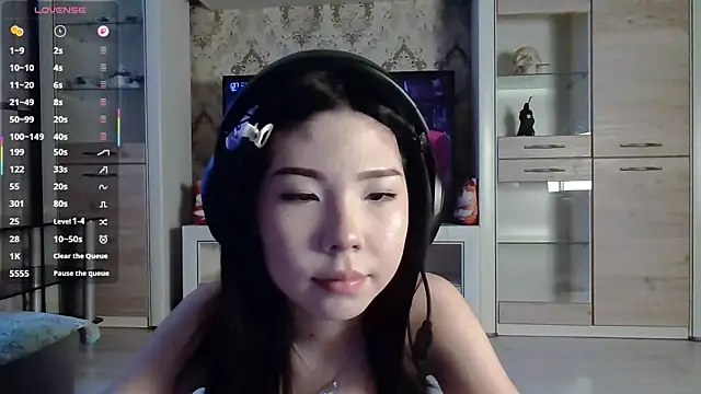 AprilOnilll online show from February 25, 2026, 11:53 am