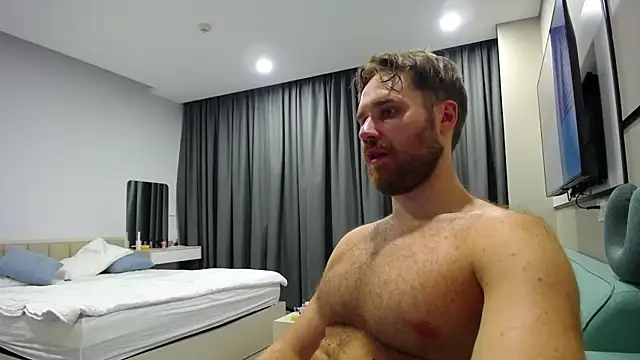 LorenzoLux online show from April 7, 2026, 3:34 pm