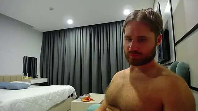 LorenzoLux online show from April 15, 2026, 5:31 pm