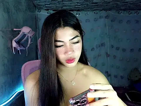 Margalona  online show from April 17, 2026, 5:27 pm