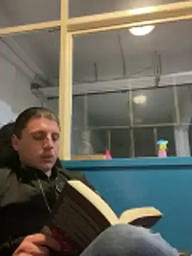 allee2206 online show from April 12, 2026, 9:20 pm