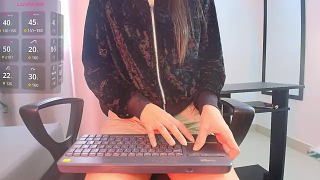 Snapshot of saray_reesee chatting on January 12, 2026, 8:14 pm saray reesee online show from January 12, 2026, 8:14 pm