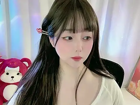 Snapshot of CLaire-5 chatting on February 16, 2026, 9:05 am CLaire-5 online show from February 16, 2026, 9:05 am