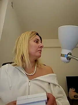 Amelia9798 online show from February 22, 2026, 6:39 pm