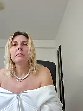 Amelia9798 online show from March 8, 2026, 5:22 am