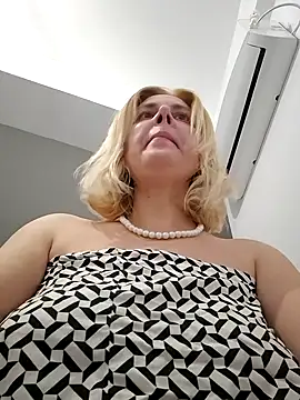 Amelia9798 online show from May 11, 2026, 5:43 pm