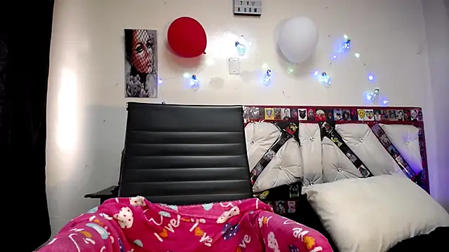 abril onnel online show from March 3, 2025, 9:15 pm