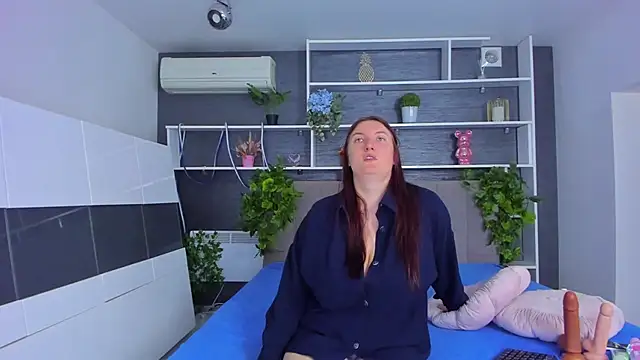 StephieRousee online show from May 22, 2026, 5:36 am