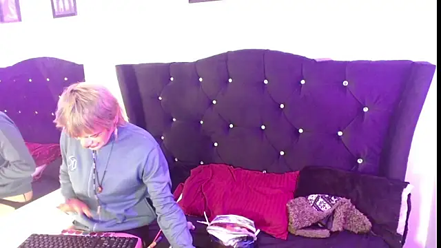 Snapshot of Neko_ne69 chatting on April 14, 2026, 1:28 pm Neko ne69 online show from April 14, 2026, 1:28 pm