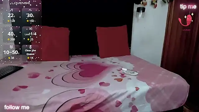 vsamanthaper1 online show from February 13, 2026, 7:43 pm