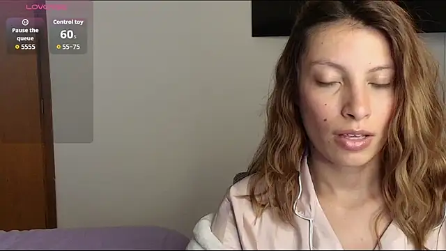 Sweet moon v  online show from March 27, 2026, 4:51 am