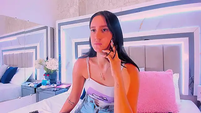 IsaBlue online show from February 14, 2026, 1:52 pm