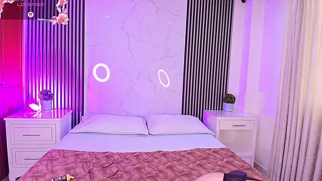 DafneHills  online show from January 7, 2026, 8:22 pm