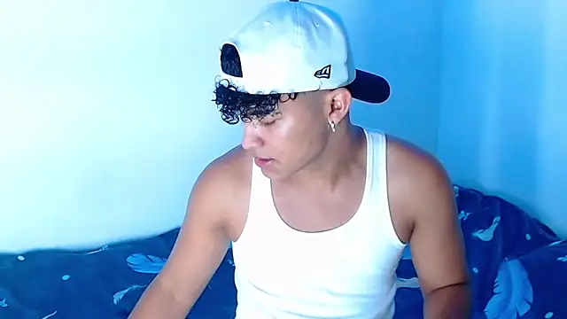 Snapshot of jamescurly00 chatting on February 2, 2026, 6:34 am jamescurly00 online show from February 2, 2026, 6:34 am