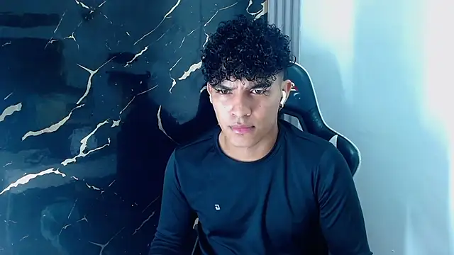 Snapshot of jamescurly00 chatting on February 4, 2026, 7:14 am jamescurly00 online show from February 4, 2026, 7:14 am