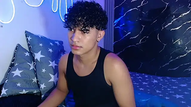 Snapshot of jamescurly00 chatting on March 12, 2026, 5:35 am jamescurly00 online show from March 12, 2026, 5:35 am