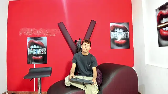 AVENGER BOYS2026 online show from April 12, 2026, 7:13 am